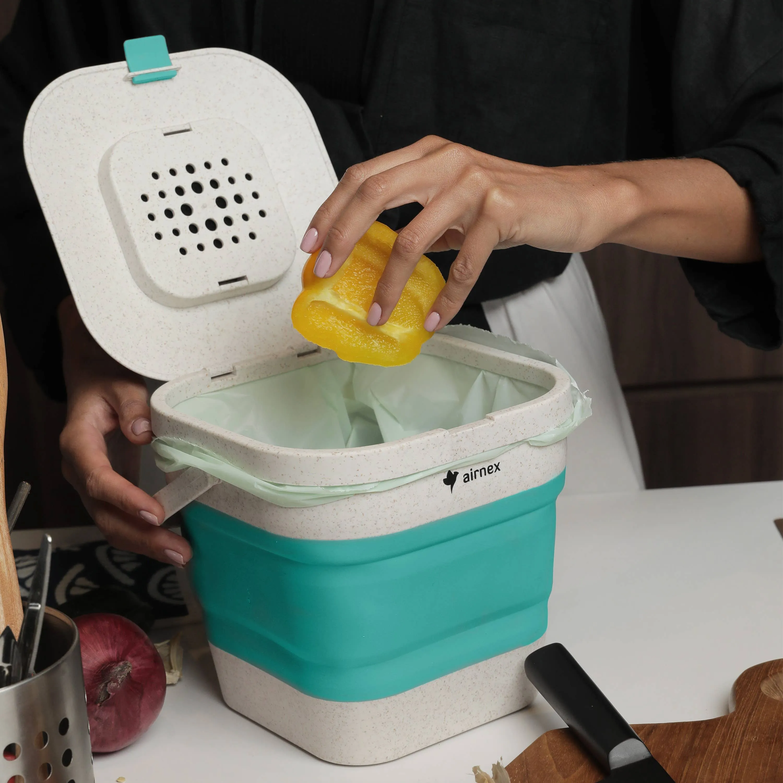 Collapsible Kitchen Compost Bin - 1 Gal Home Composter